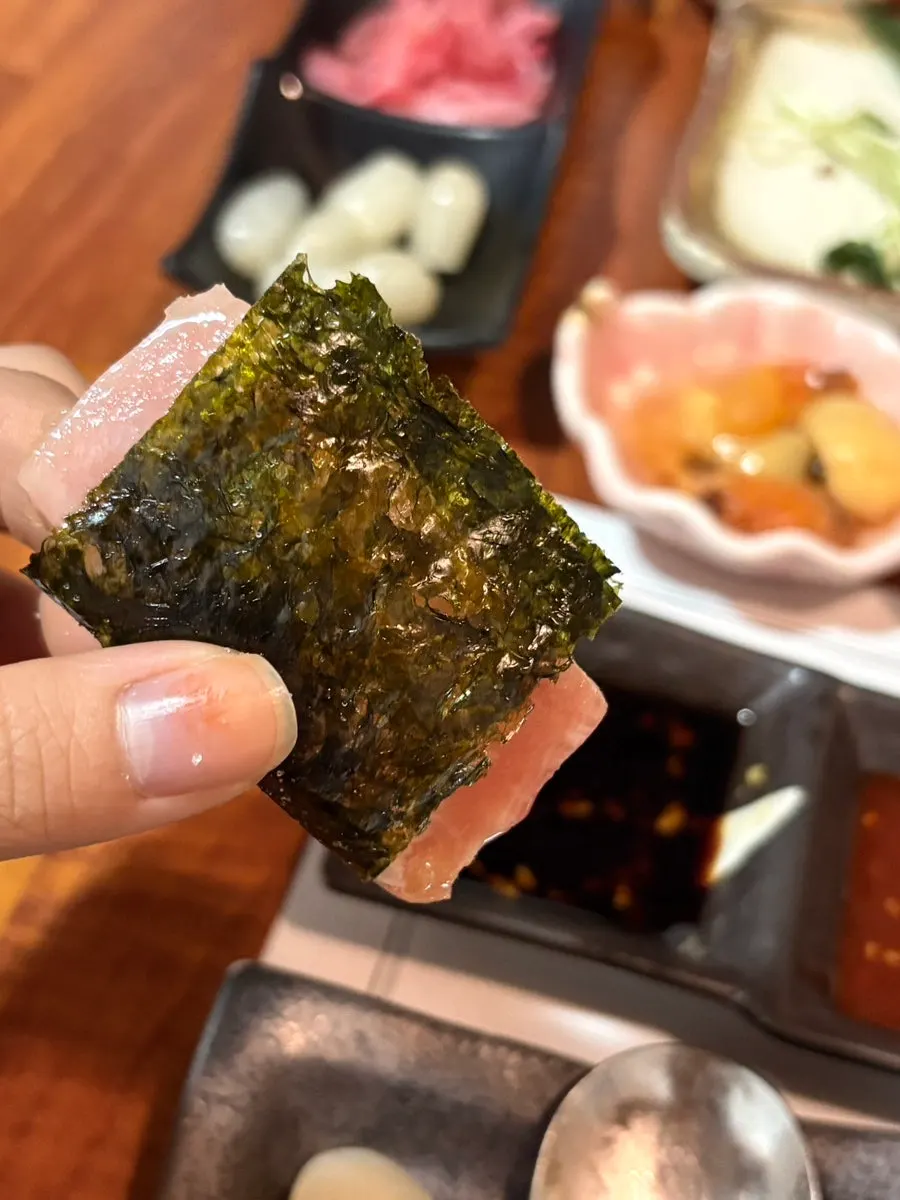 부위별로 담긴 참치 한 접시