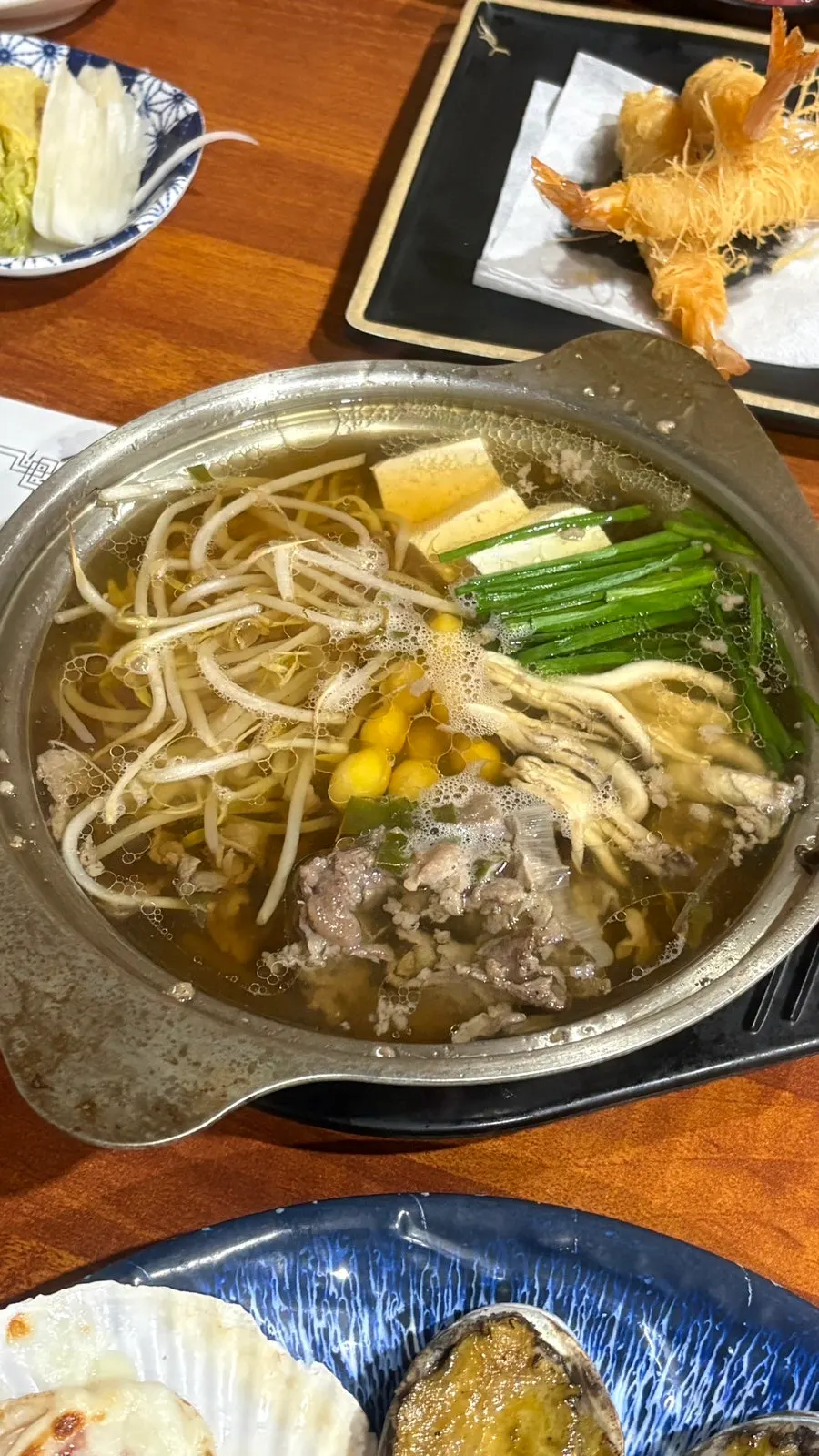 구이류와 함께 나온 스키야끼 냄비