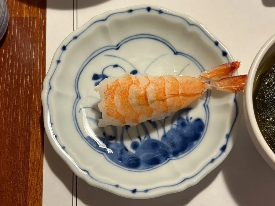 Sushi plate served according to diner count