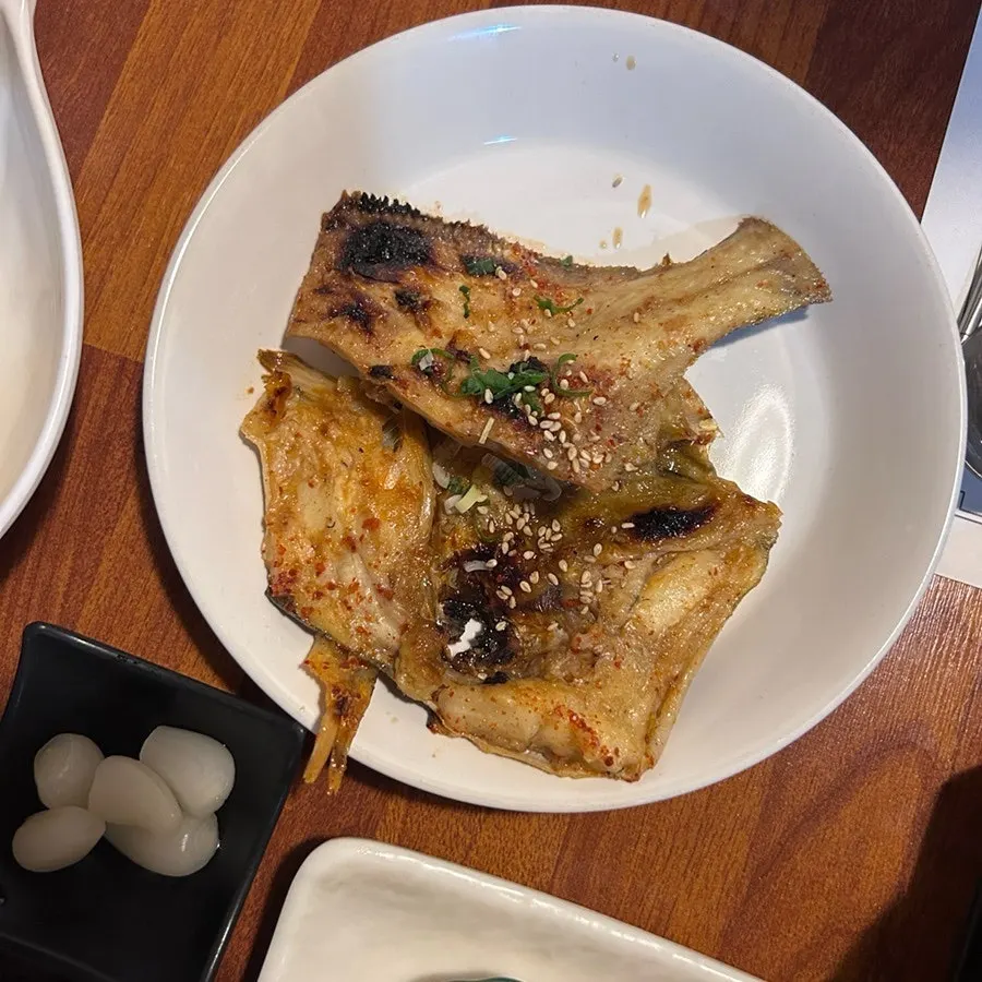 생선초밥과 오마카세 초밥 메뉴판