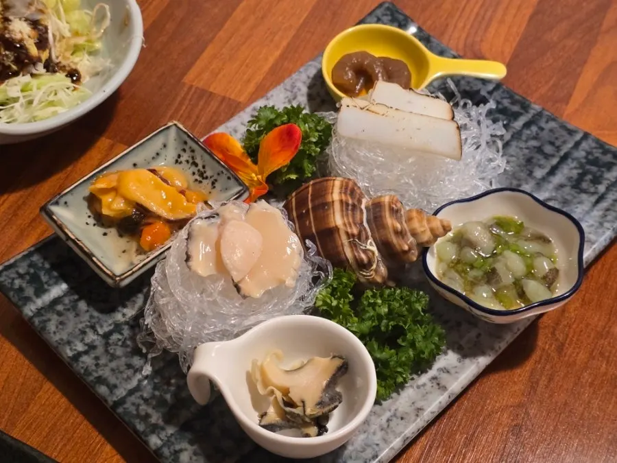 Abalone porridge and seaweed soup
