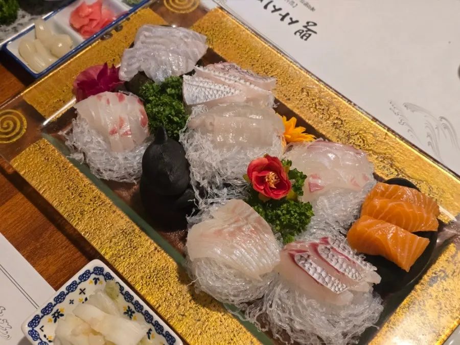 A plate of sea squirt, abalone, and horn shell