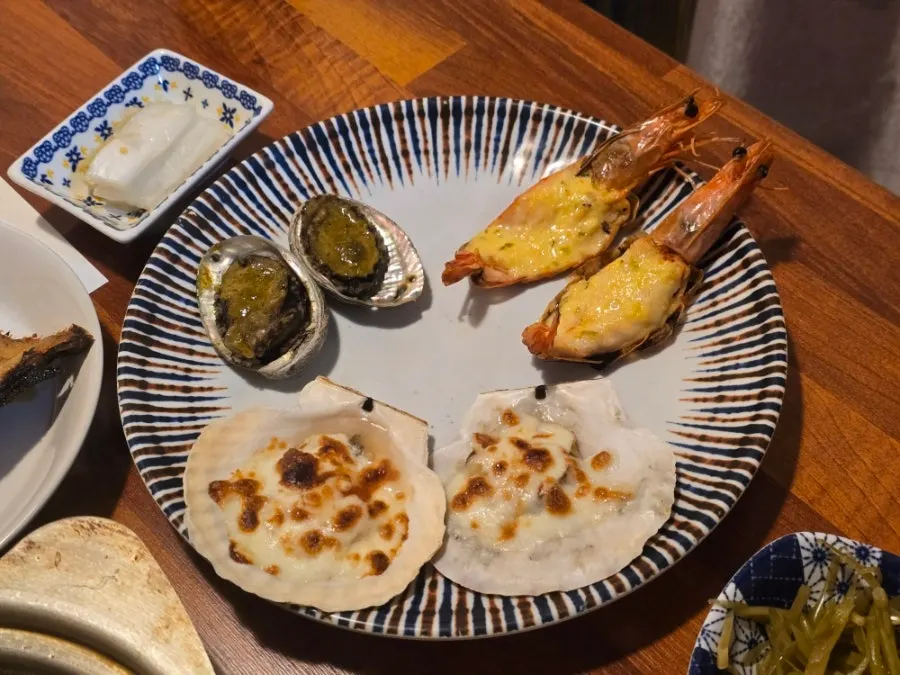 Cheese shrimp topped with melted cheese
