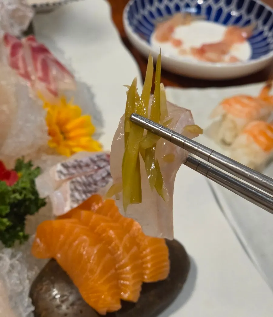 Recommended side dish to pair with the sashimi