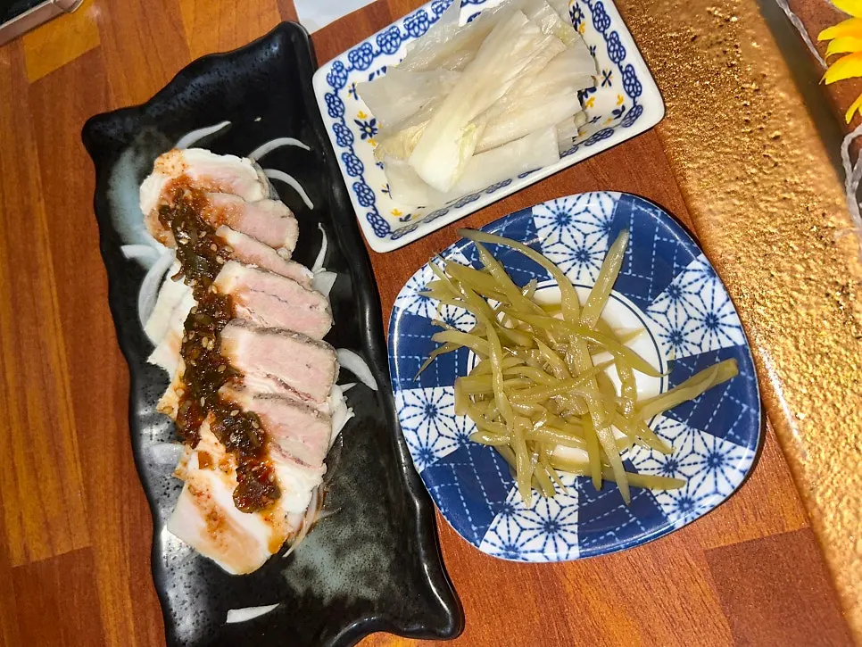 部位別に出たマグロの刺身とマグロのユッケ