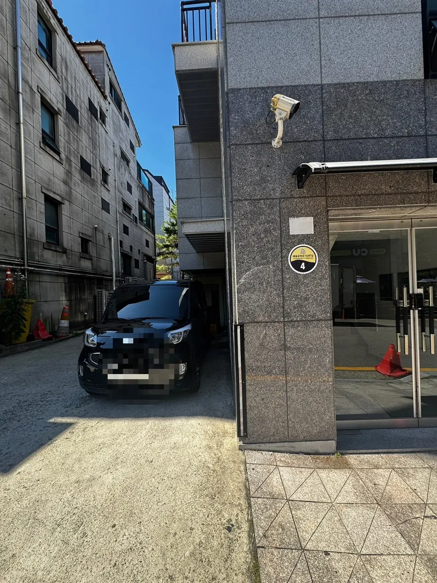 매장 옆 2대 규모의 주차 공간