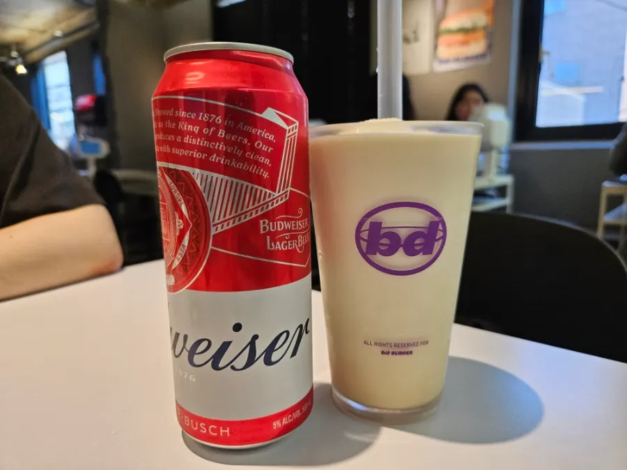 버드와이저 맥주와 밀크쉐이크