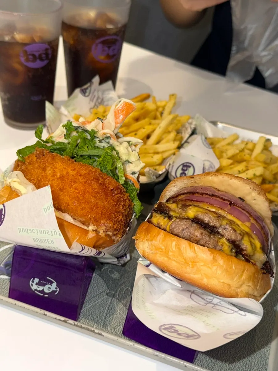 Burger set tray picked up from the counter
