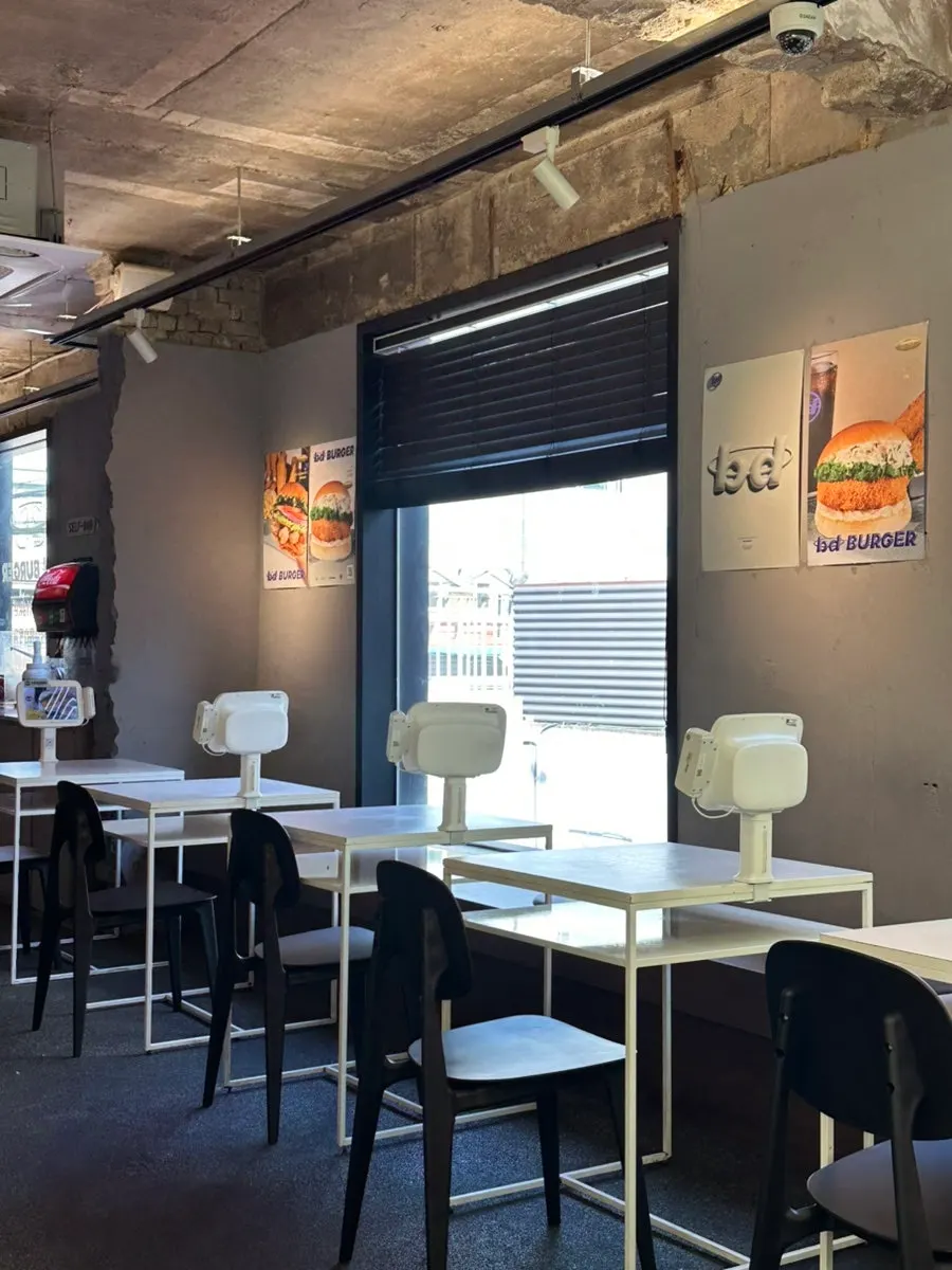 Table seating arrangement at bd Burger Seongsu