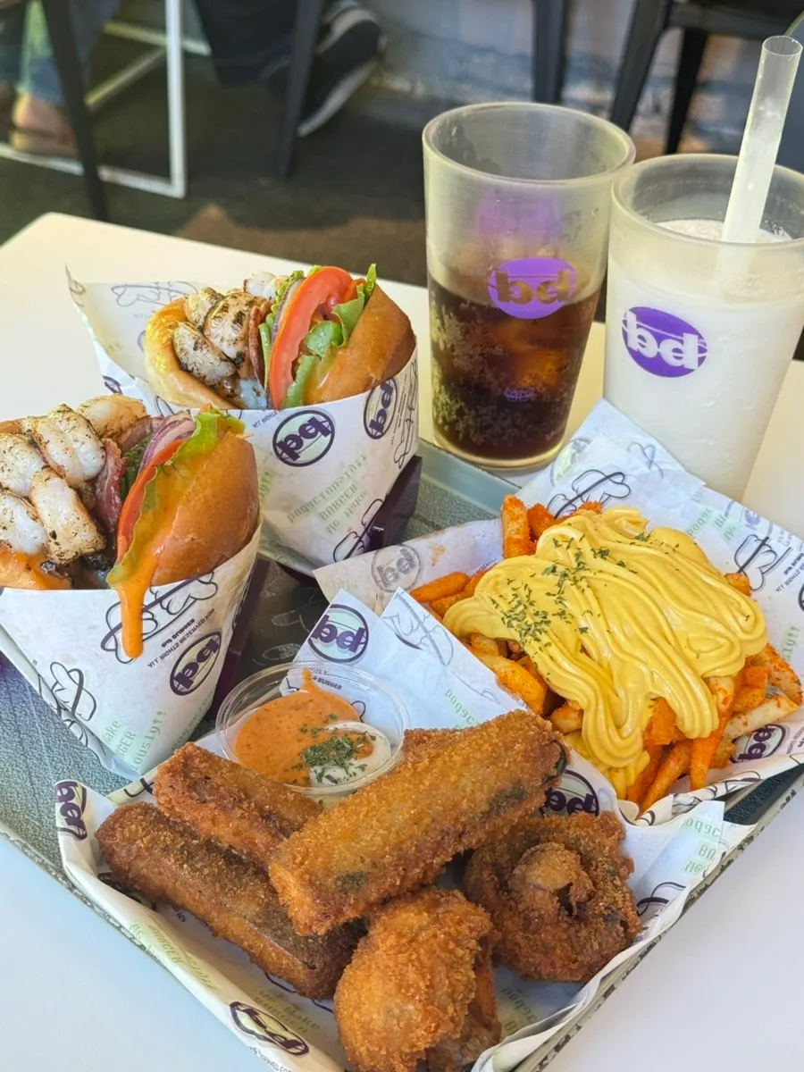 Vertical photo of the bd Burger Seongsu Grilled Shrimp Avocado set
