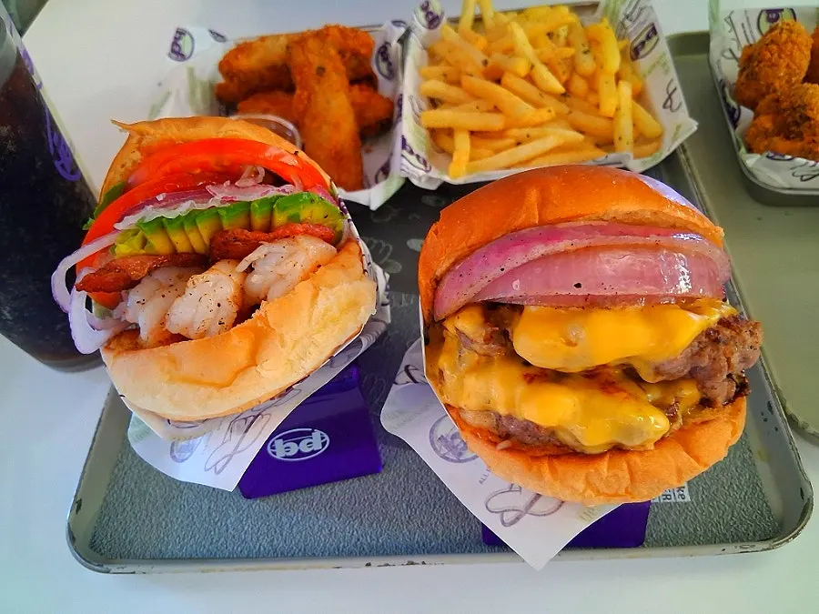 Interior atmosphere of bd Burger Seongsu