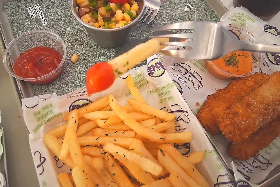 Shrimp burger and fritter sides worth eating again