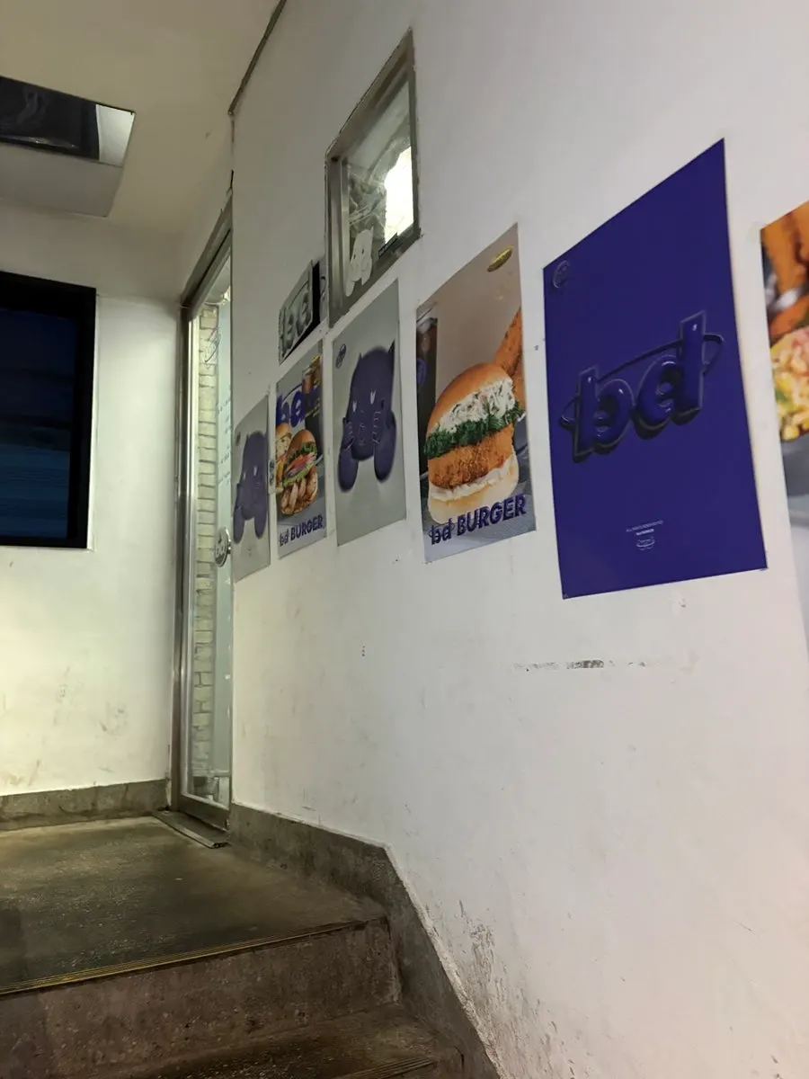 Sign for the 2nd floor of the bd Burger Seongsu building