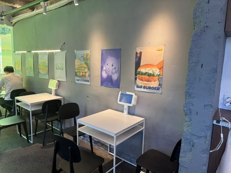 Hip interior atmosphere at bd Burger Seongsu