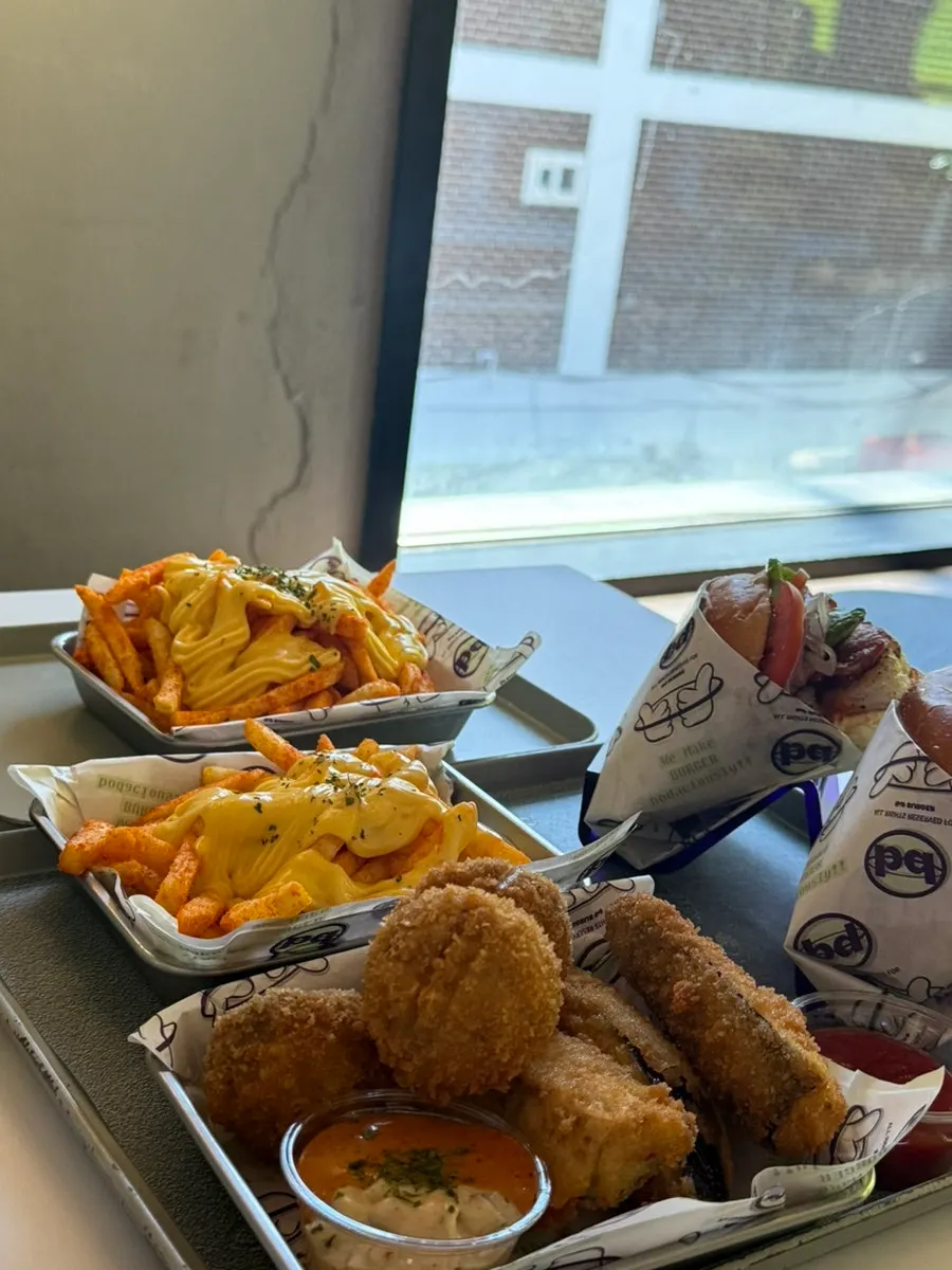 Final table setting at bd Burger Seongsu