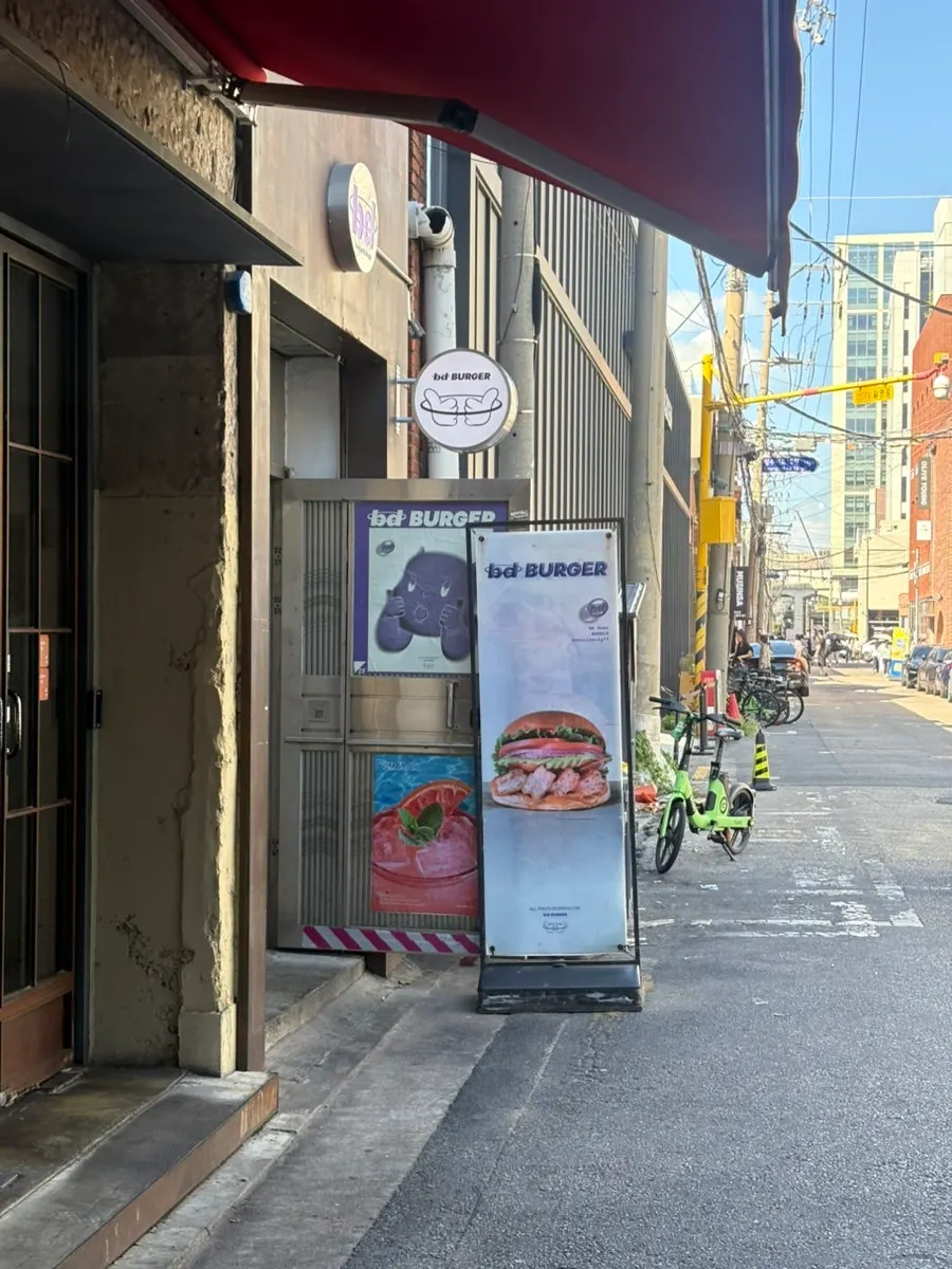 Building entrance of bd Burger on Yeonmujang-gil near Seongsu Station