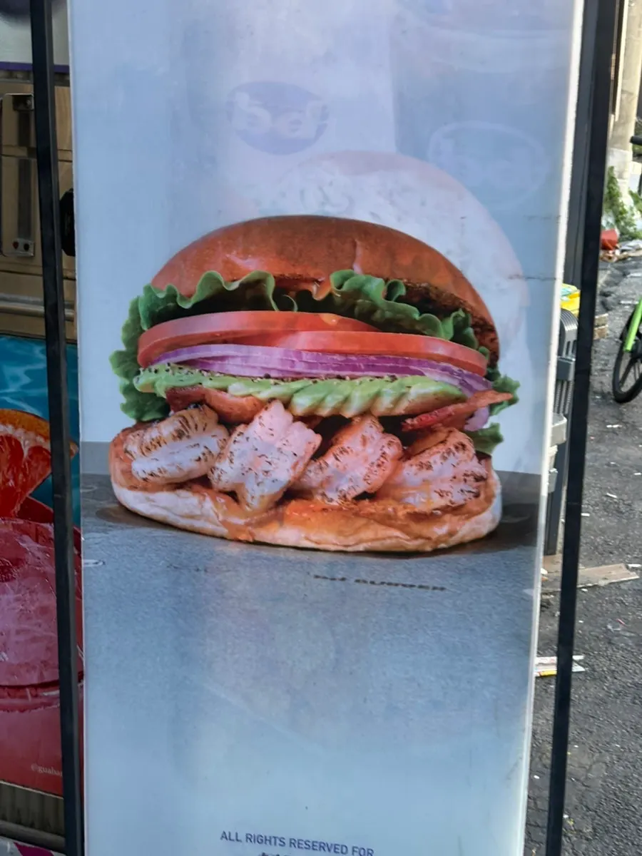 Street view with the bd Burger Seongsu sign visible
