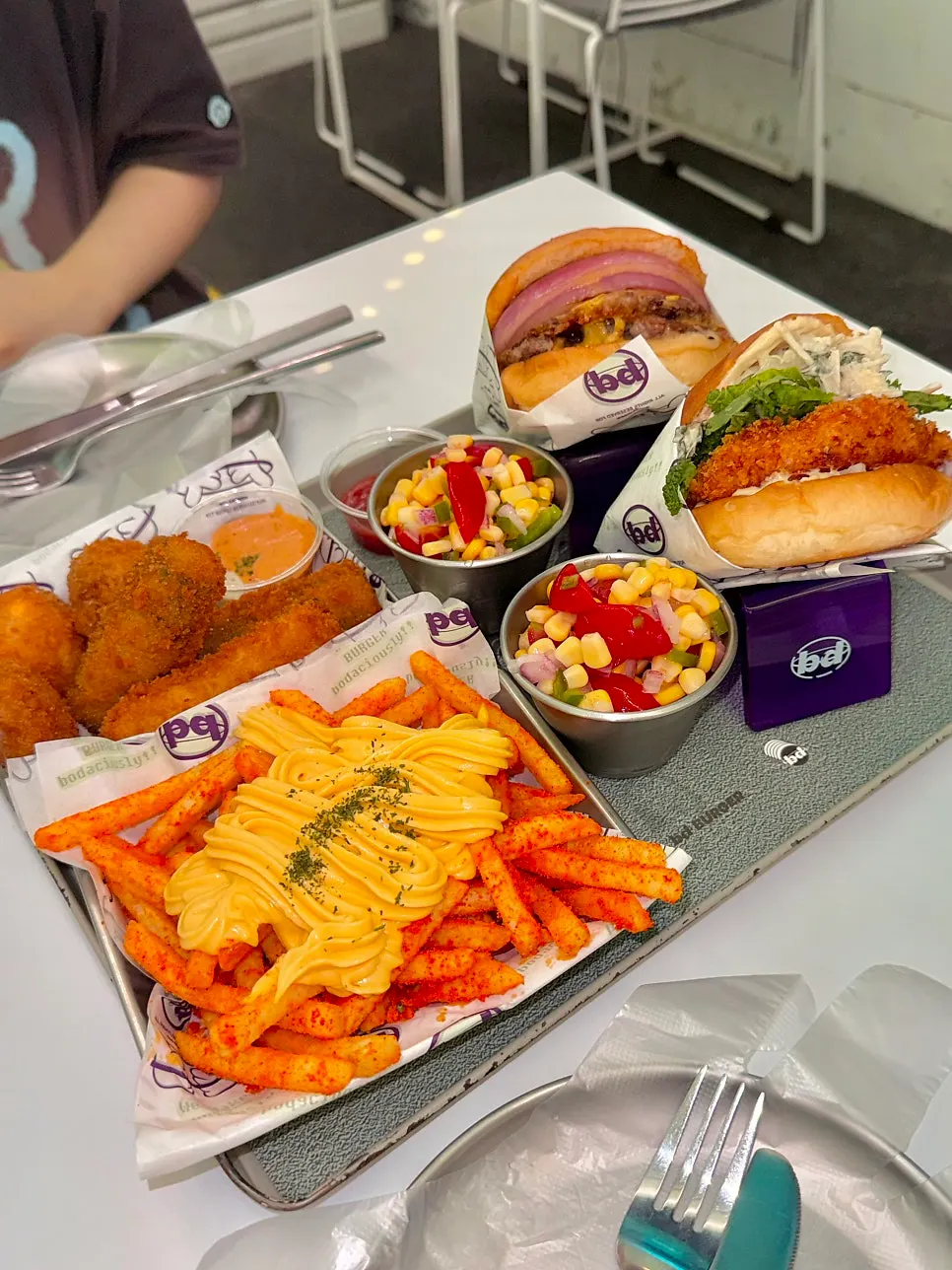 Lunch set ordered by tablet at bd Burger, table setup