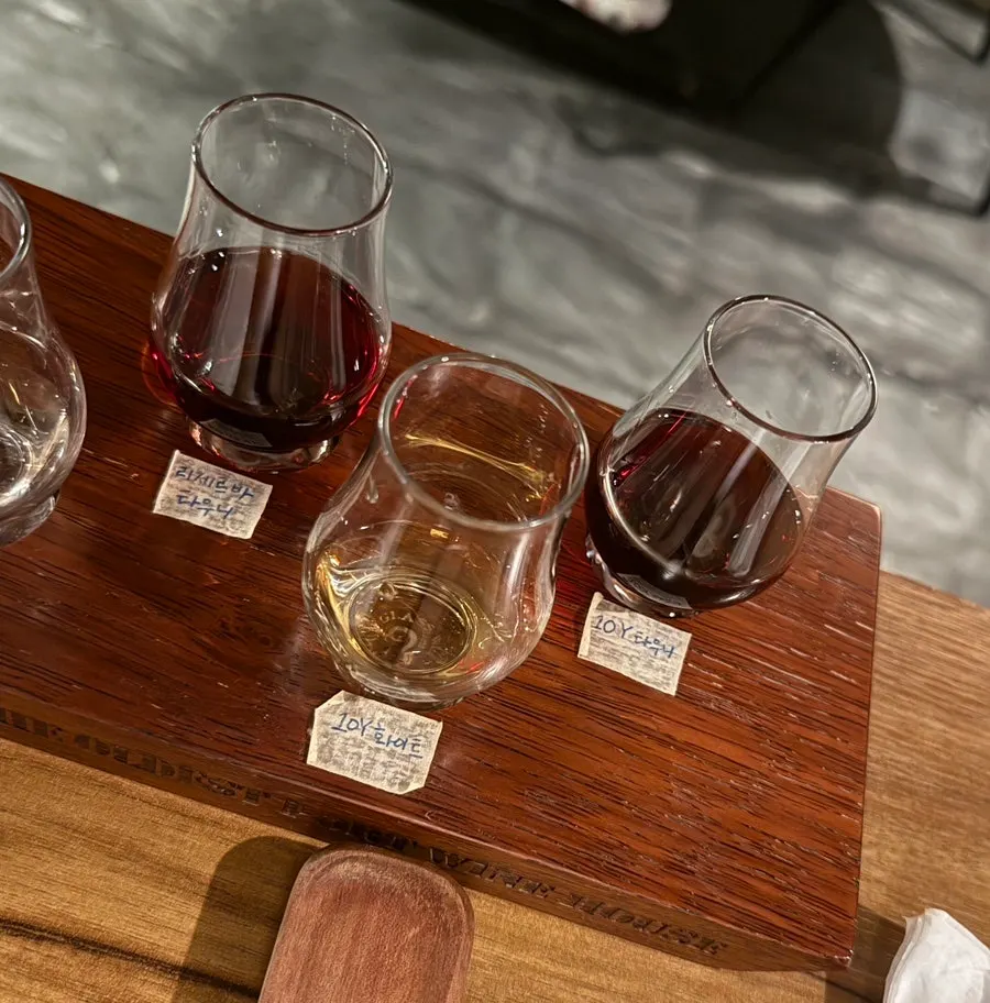 Port wine sampler served in Glencairn glasses