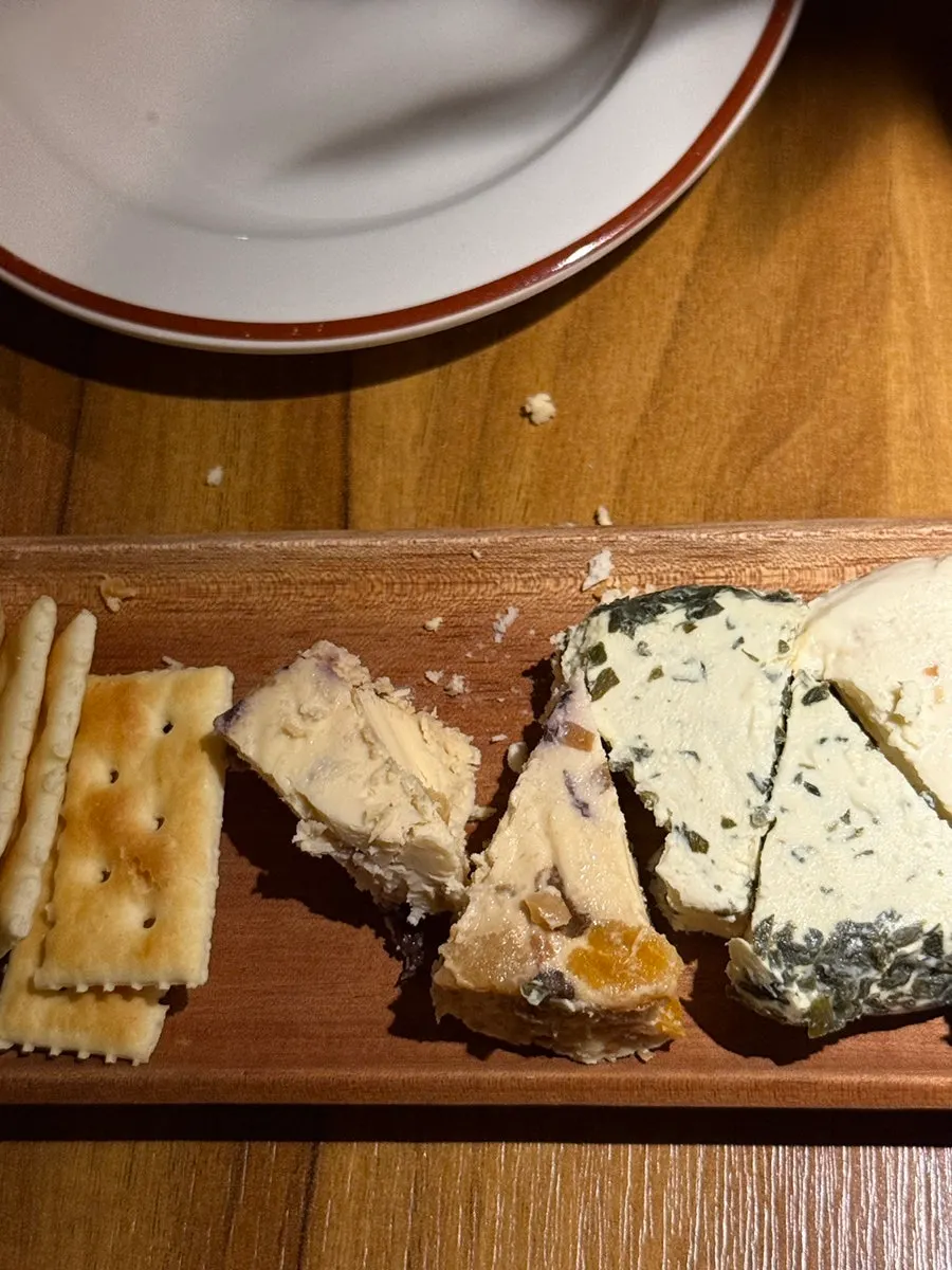 Fruit-flavored cheese slices with crackers