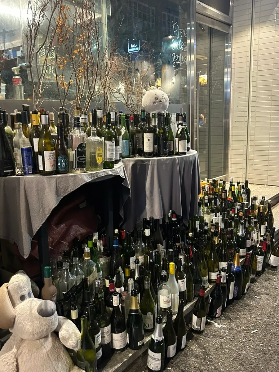 Wine bottles casually arranged as Vinf's interior decor