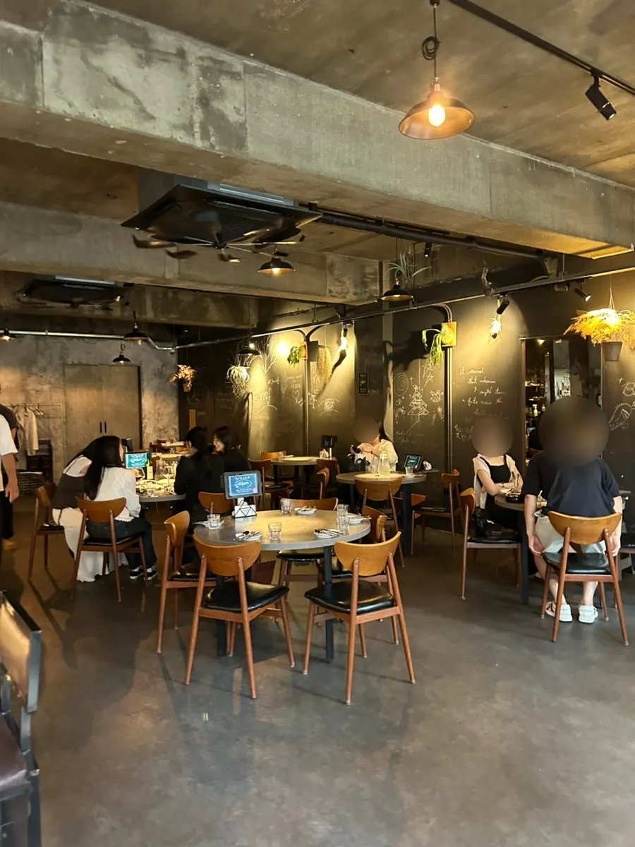 Vinf's stylish interior lighting and atmosphere