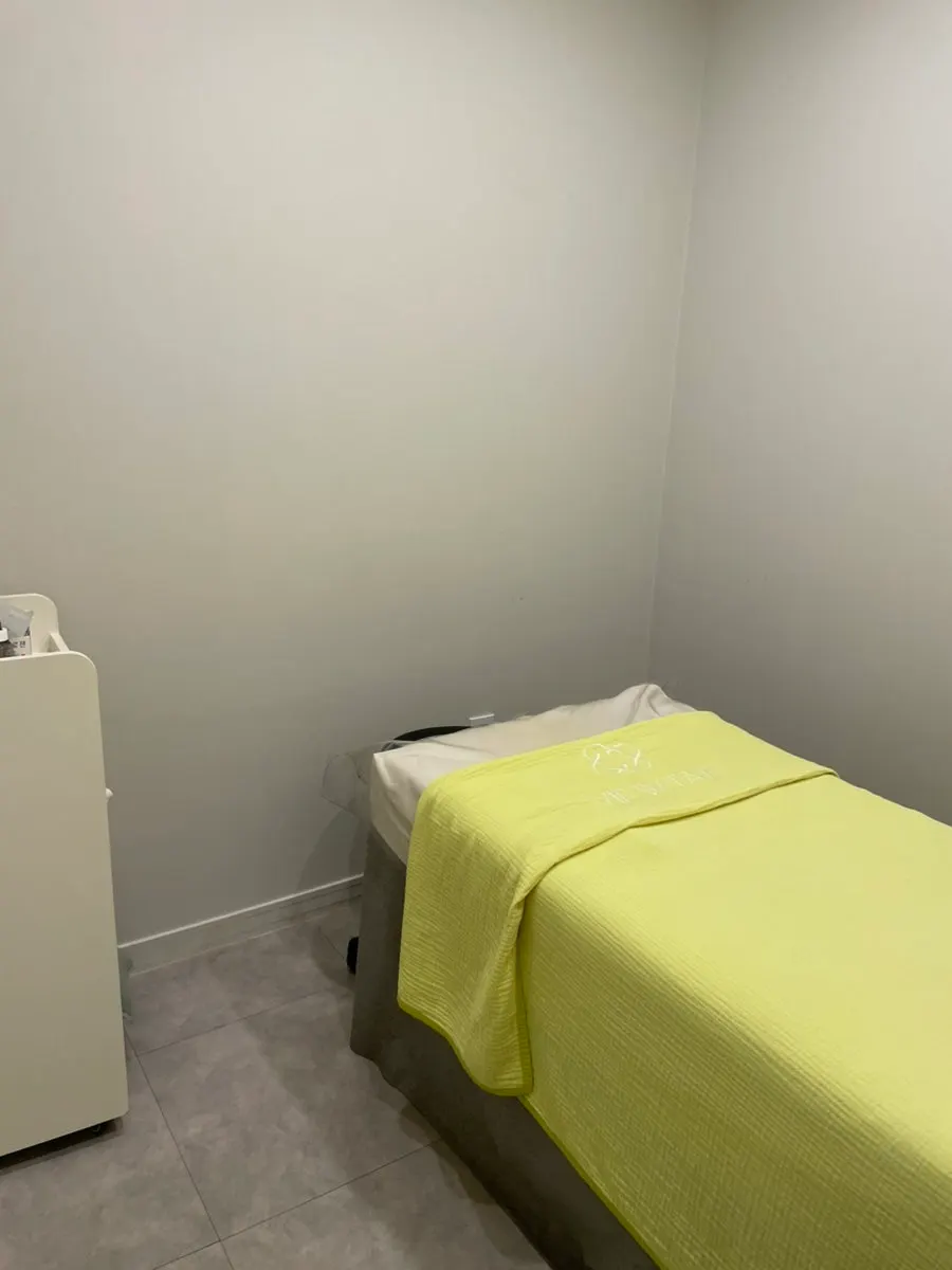Contour care reviews posted on the shop's wall