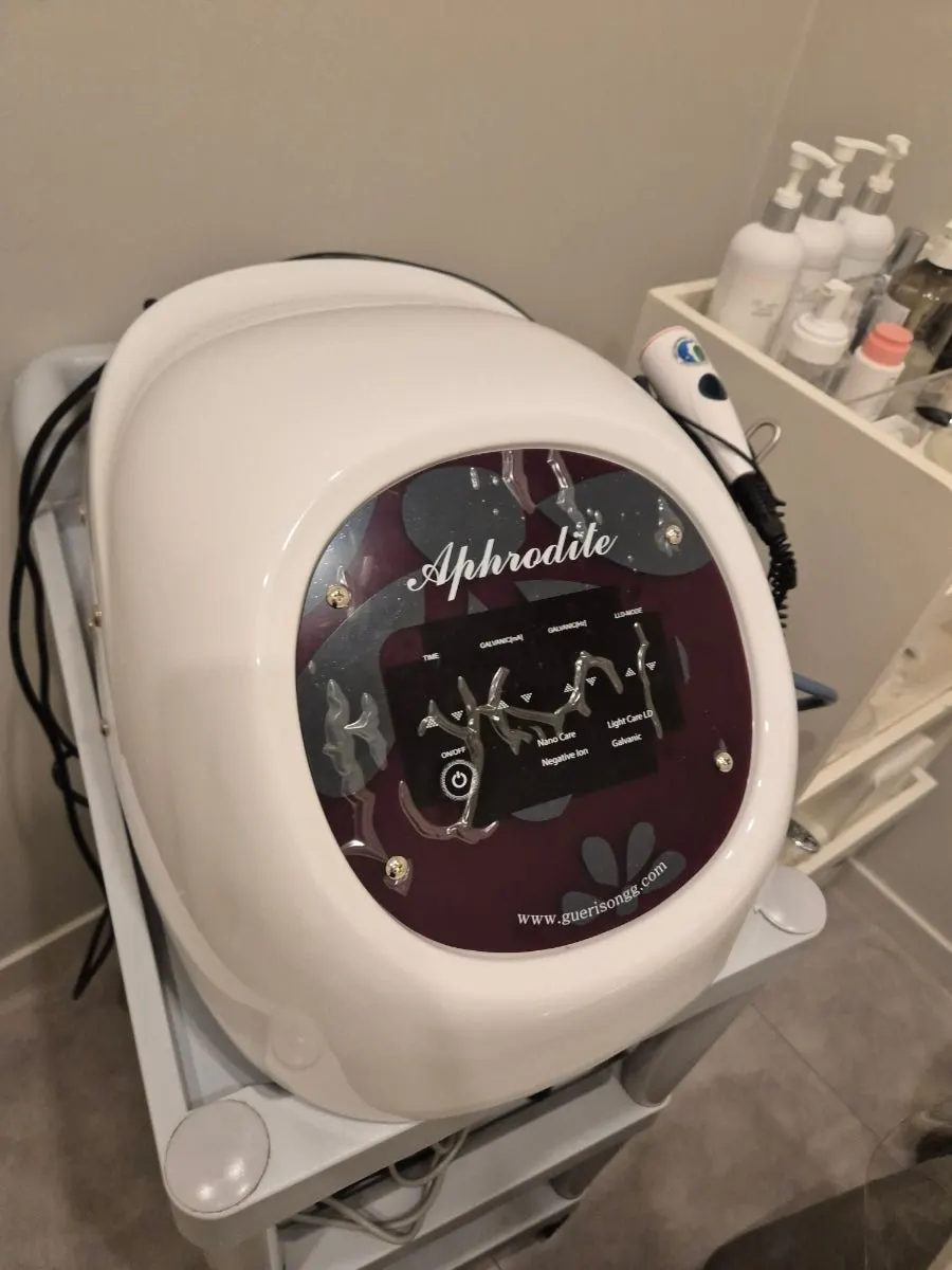 Lying on the treatment bed receiving device care