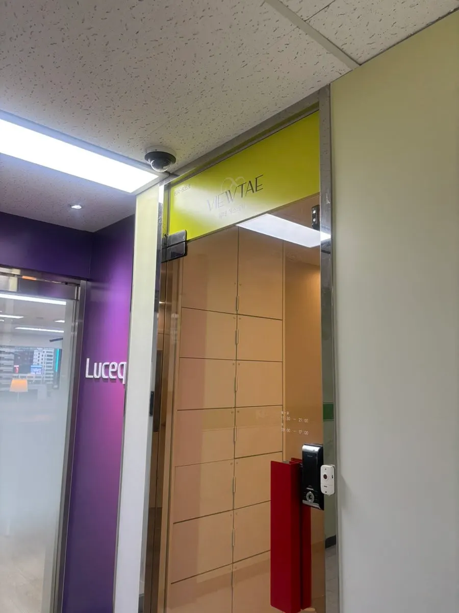 Standing at the elevator heading up to the 6th floor of the Hyoryeong Building