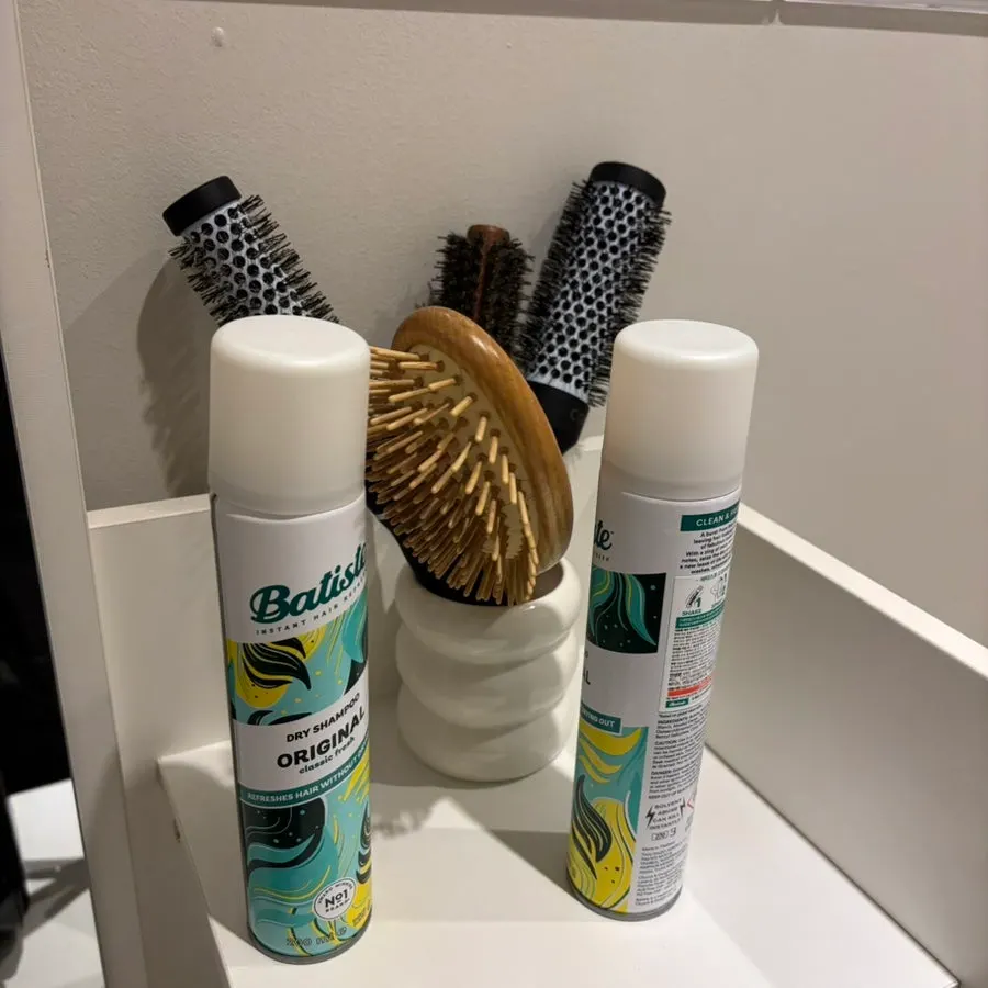 Tidying area with mirror, dry shampoo, and comb