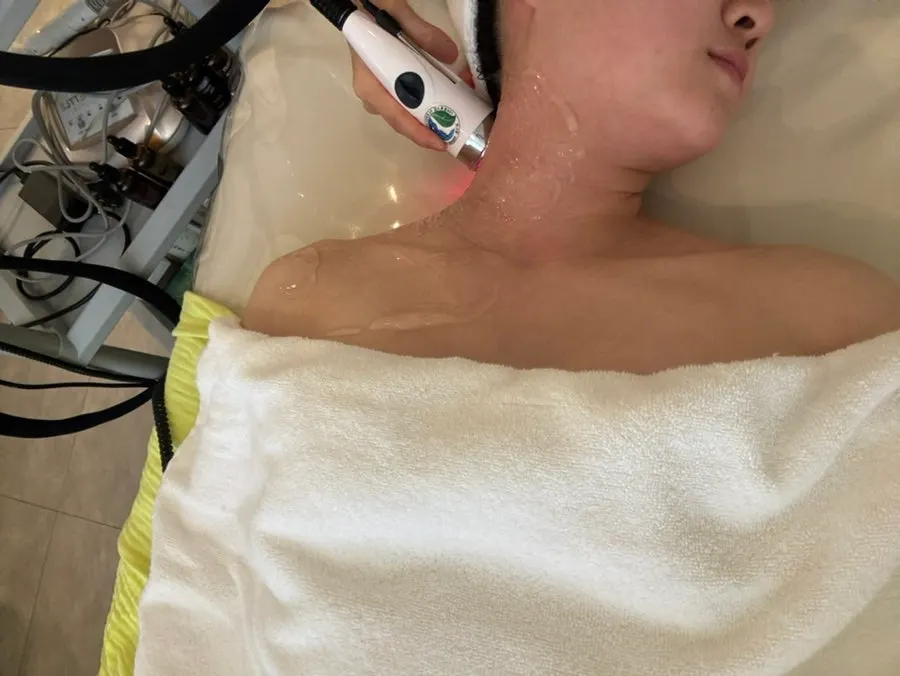 Low-frequency device used for head-and-neck care
