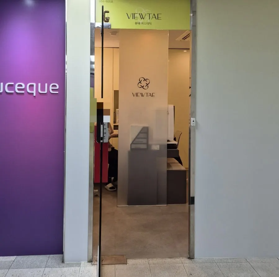Entrance to Beautae Esthetic on the 6th floor of the Hyoryeong Building