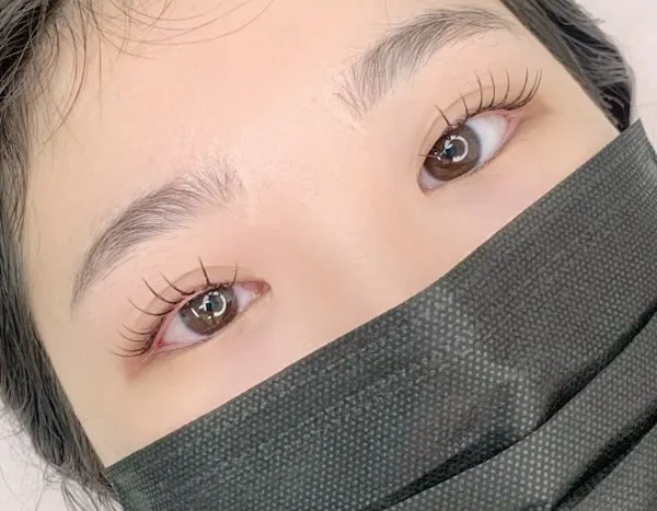 Close-up of lashes curled upward after perm-point extension treatment