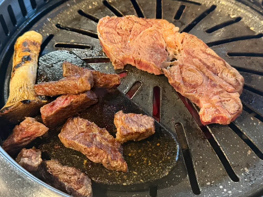 고기가 들어간 진한 된장찌개 국물