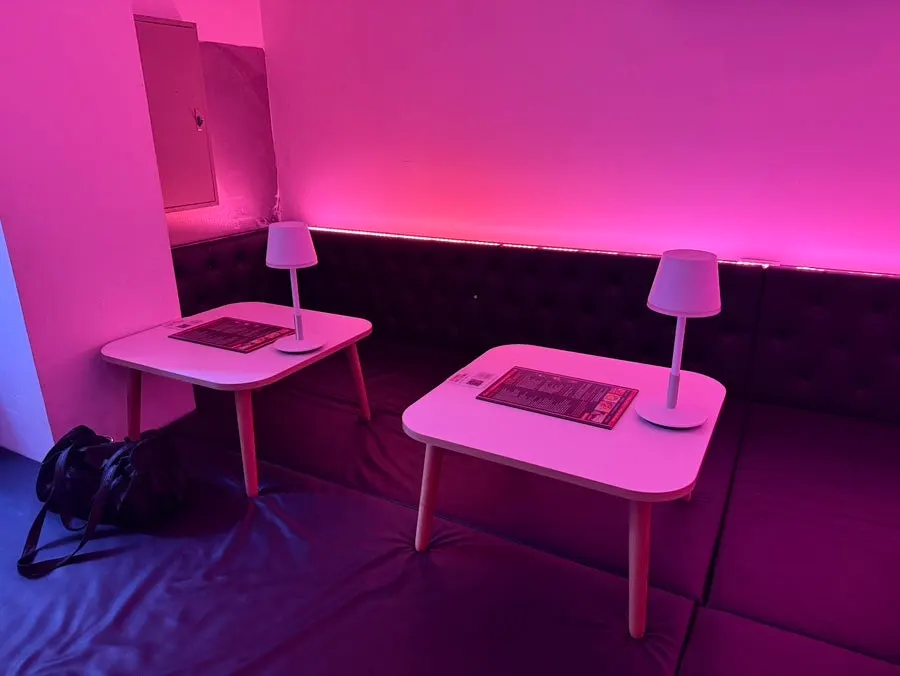 Pemandangan interior tempat duduk V-Lab Konkuk