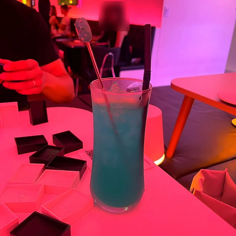 A cocktail table good for a second-round spot at V-Lab Konkuk