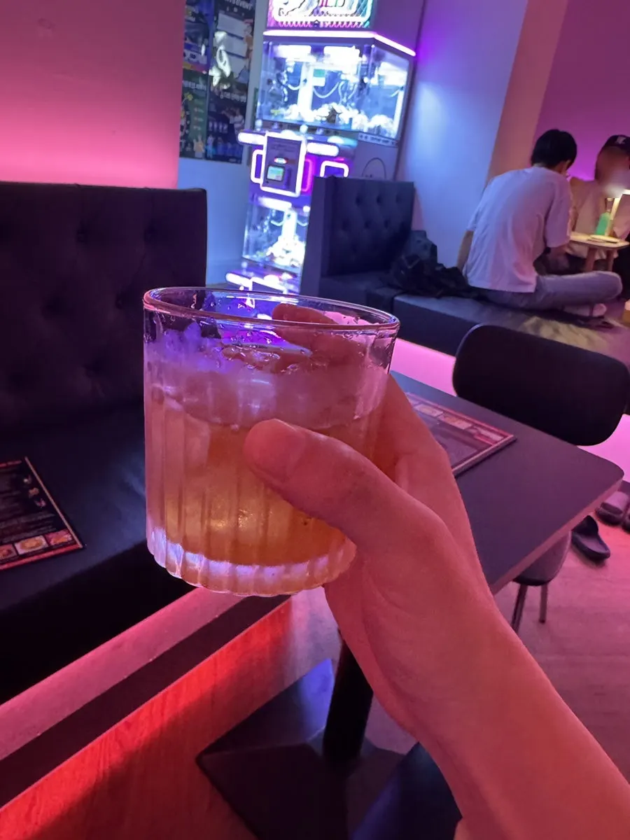 Free butter popcorn served alongside cocktails