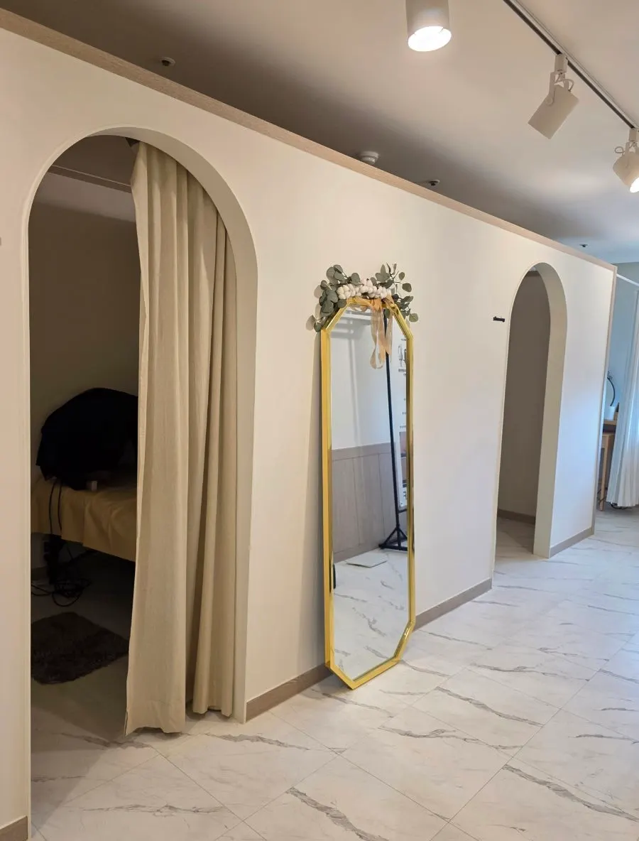Hallway leading to the treatment room
