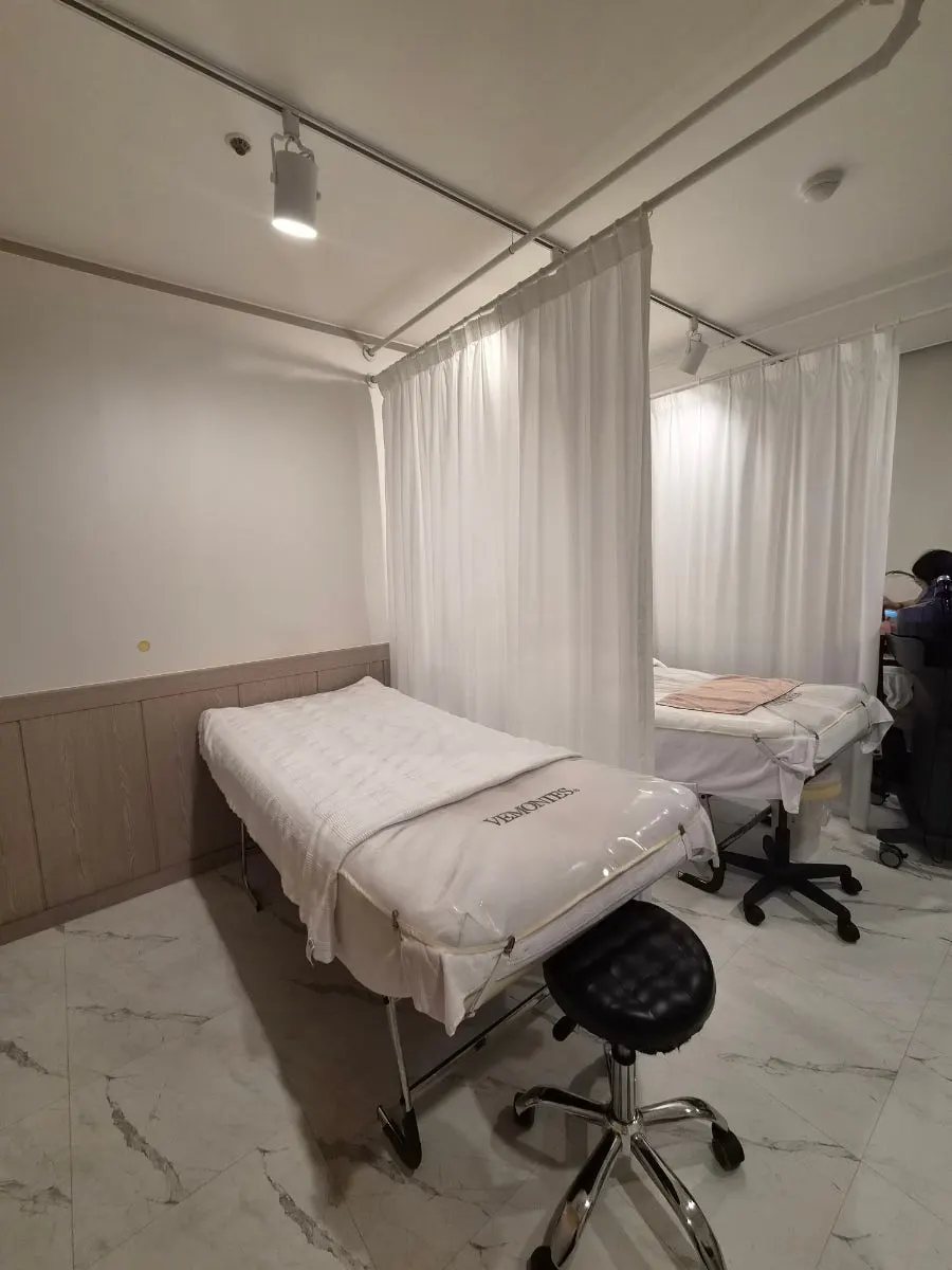 맞춤 케어 방향을 설명하는 모습