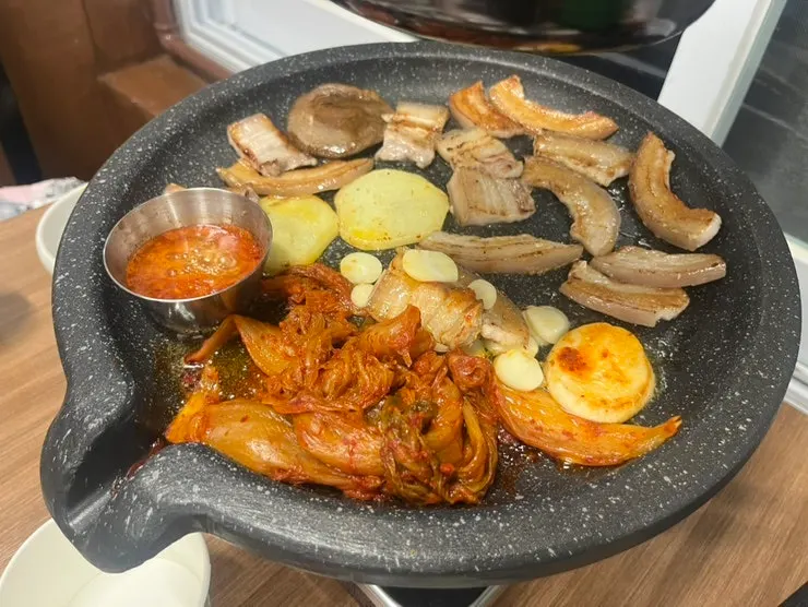 Grilled jjondeuksal and special ogyeopsal