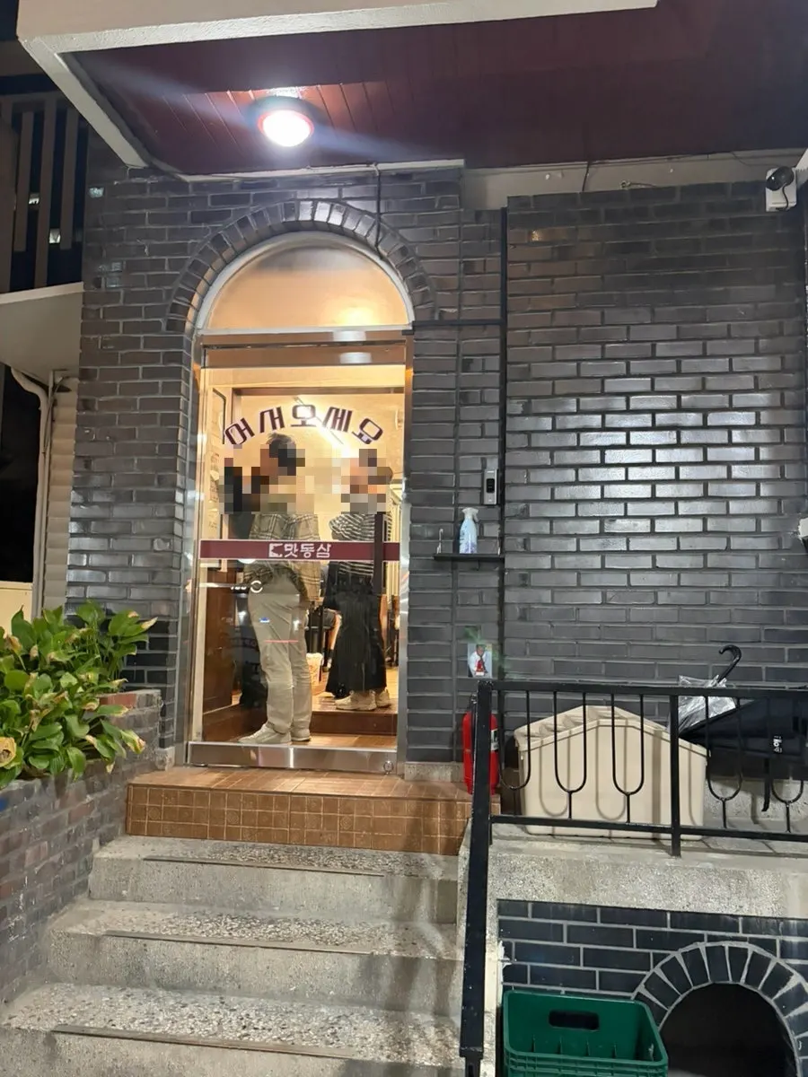 旧民宅改造的复古入口通道