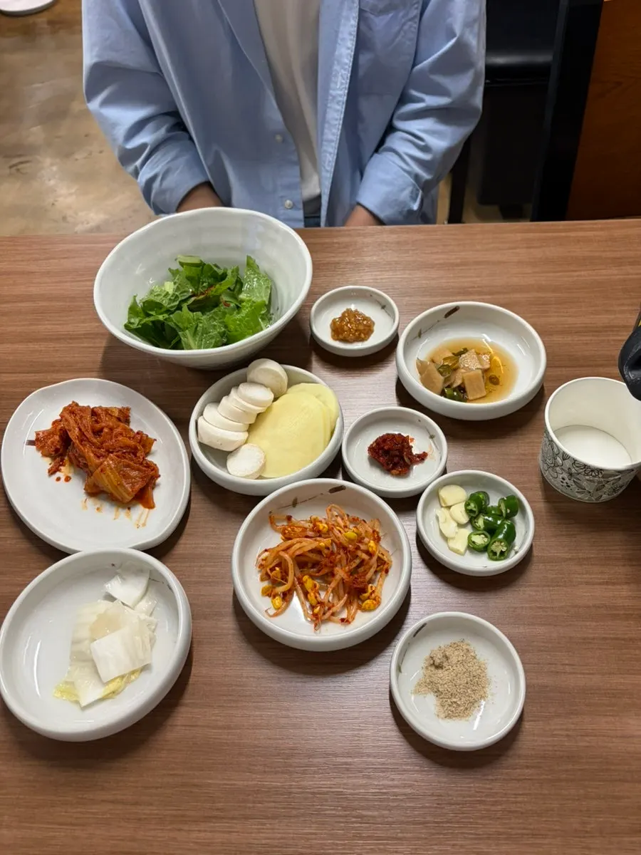 装满香瓜冰棍的冰淇淋冷柜