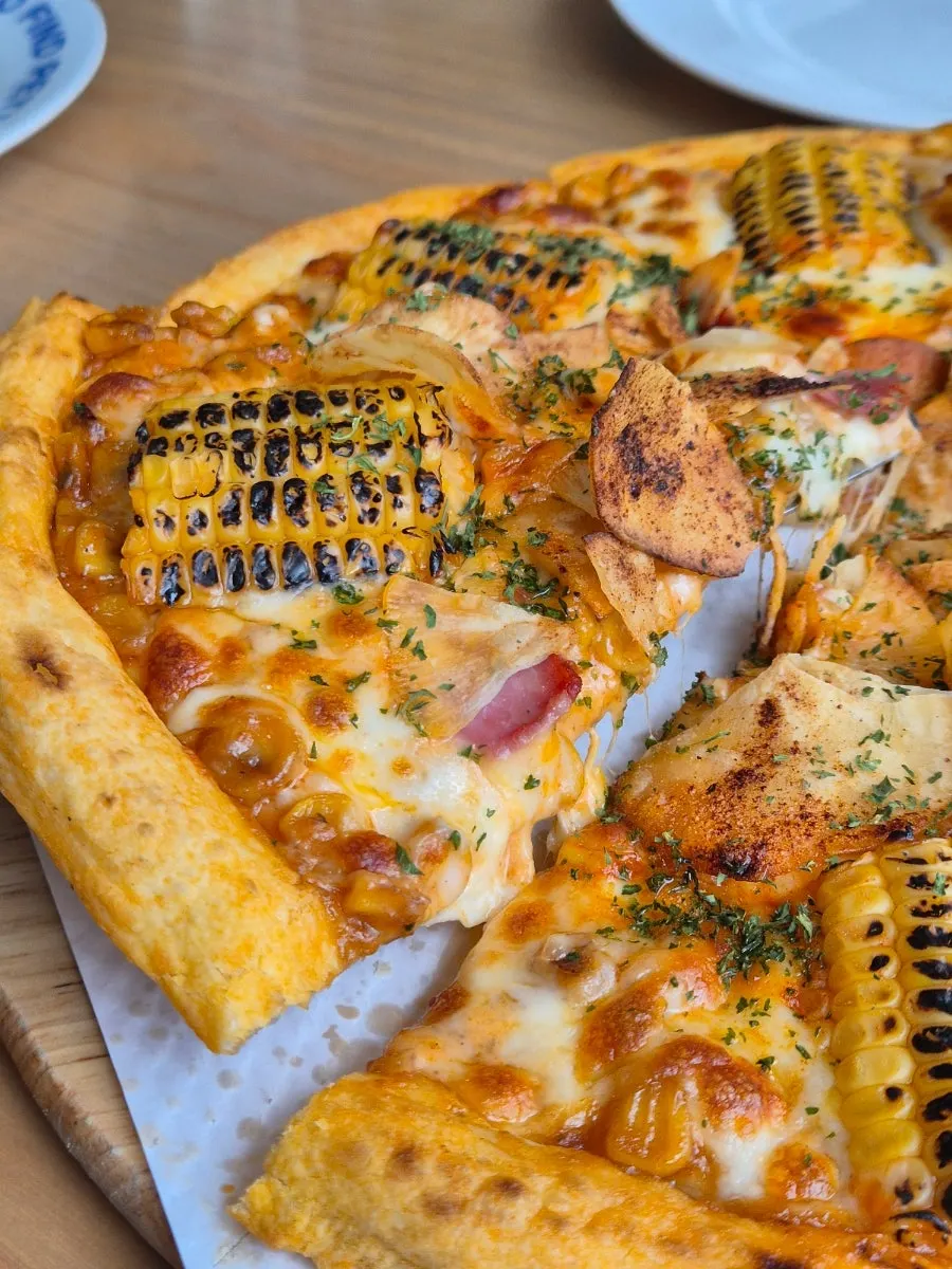 옥수수와 베이컨 토핑 클로즈업