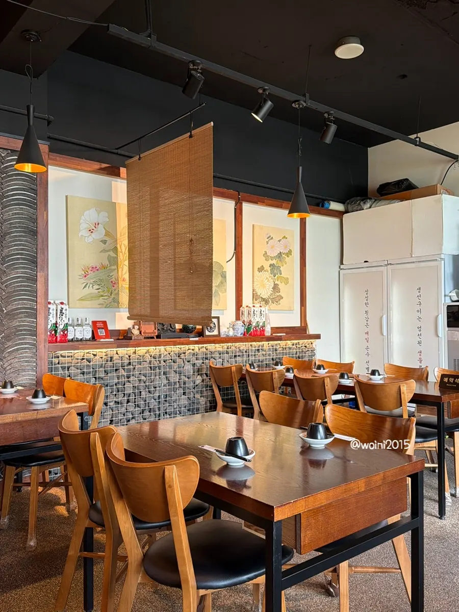 Table seating at Namhae Mulgogi Anyang