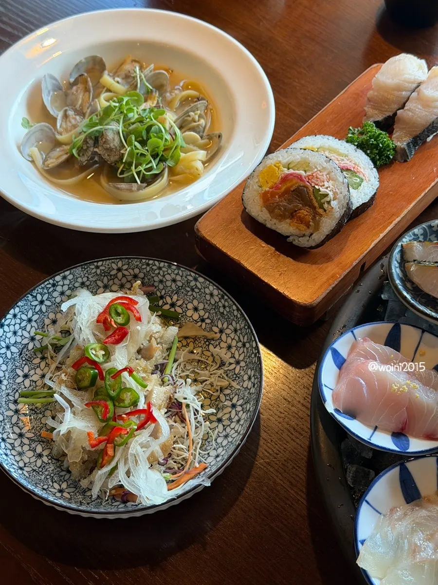 Clam wine steam served alongside the sashimi