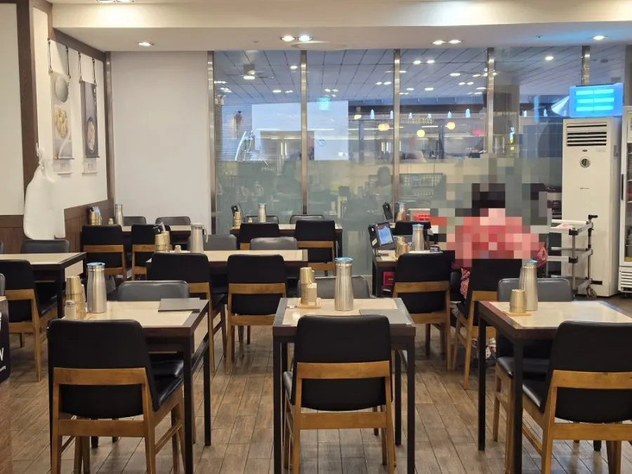 한티옥 한옥 격자무늬 인테리어