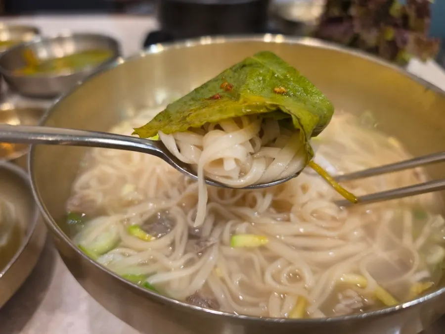 보쌈과 만두가 곁들여진 한 상