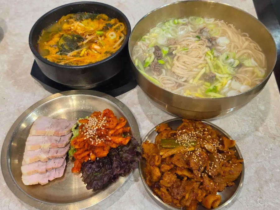 깻잎무침과 함께 먹는 안동국시