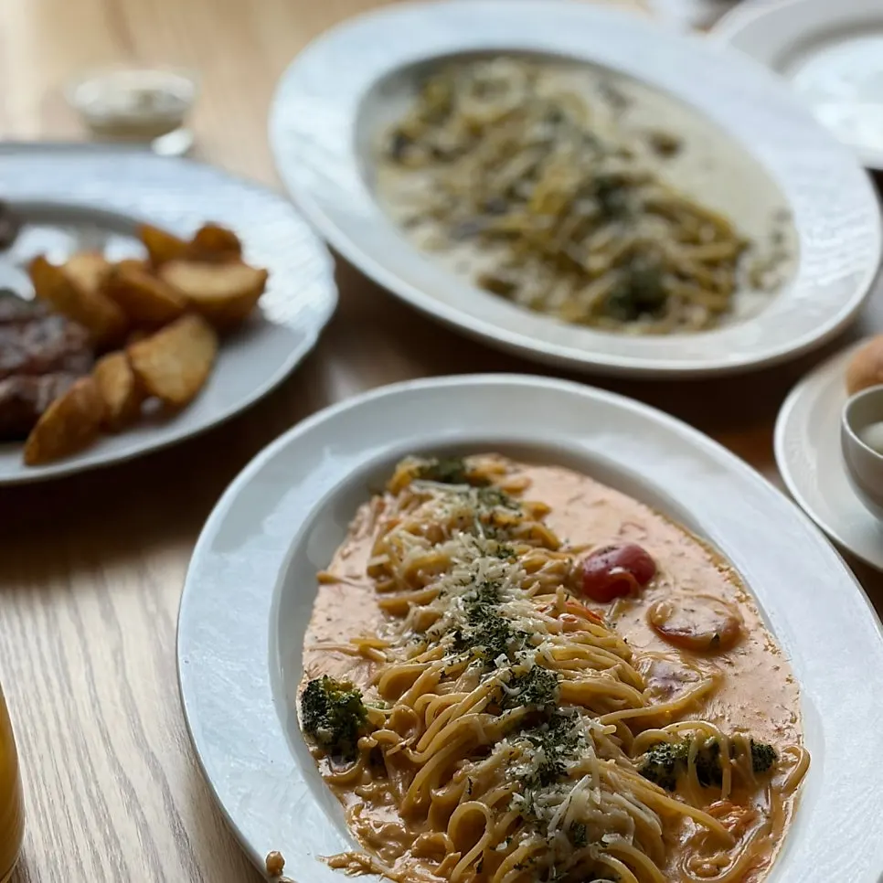 Spicy Crabby Pasta and Abalone Innards Cream Pasta
