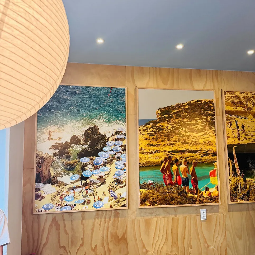 Table seating under round pendant lights
